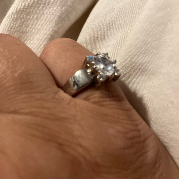 Gorgeous square cut AAA quality cubic zirconia set in silver - Picture 5 of 5